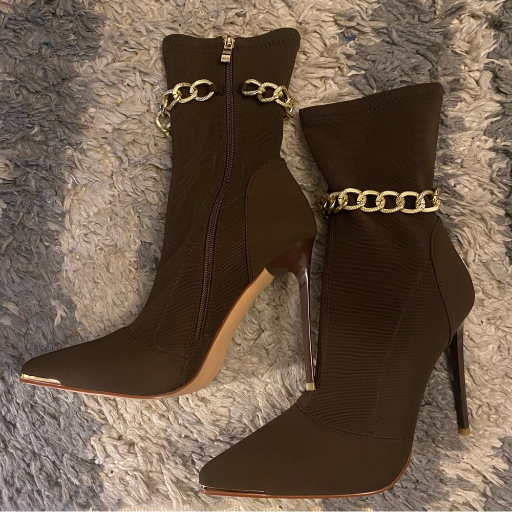Fitted Brown Boots
